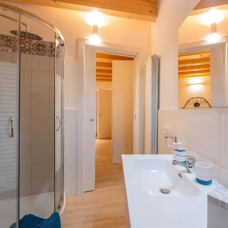 Сasa de vacaciones 2 Bedroom In Albagnano Di Bee