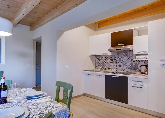 2 Bedroom In Albagnano Di 펜션 Bee